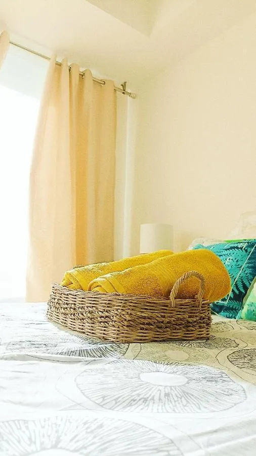 Rollenz Staycation Paranaque City Aparthotel